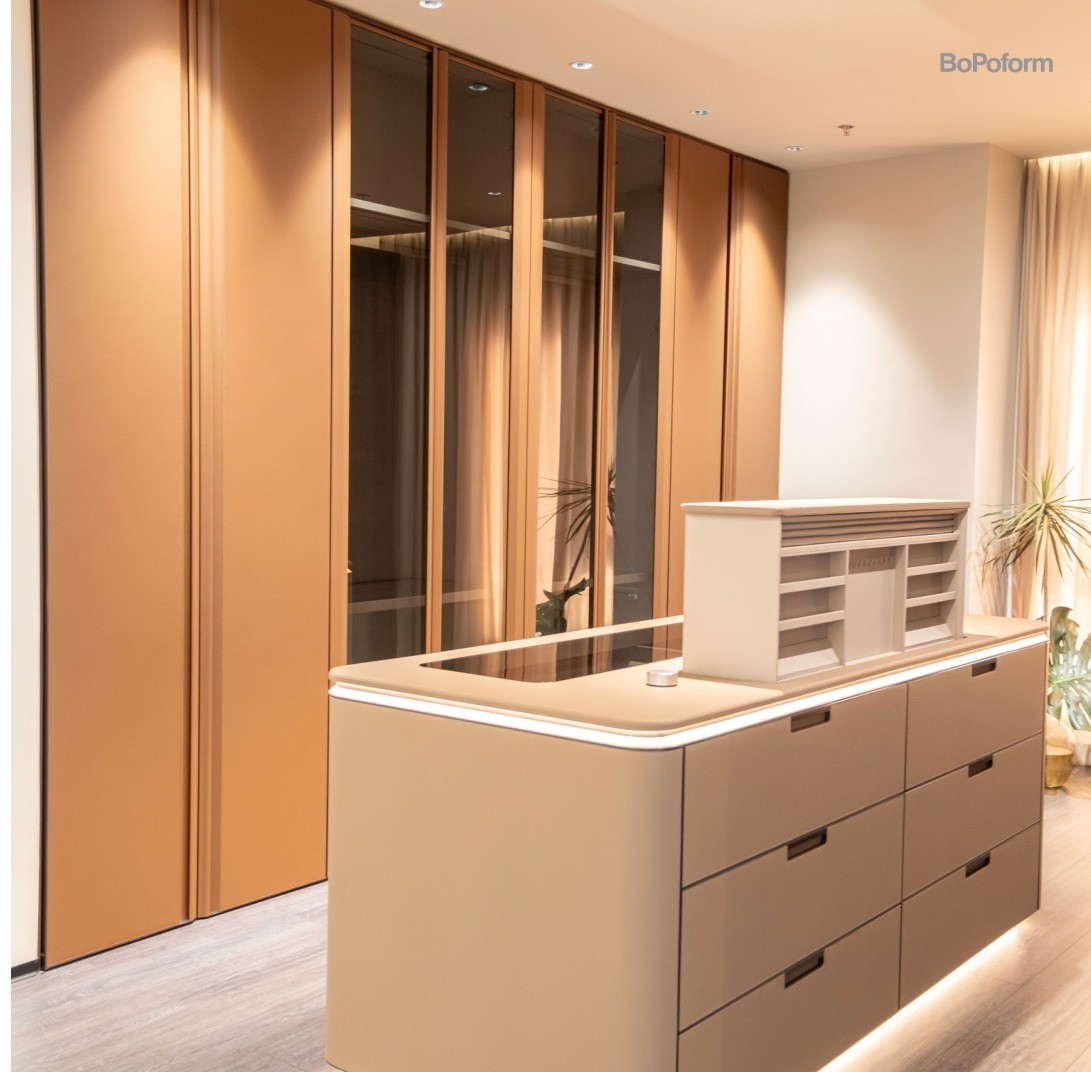 南通别墅全屋高定：从铂品展厅看衣帽间岛台怎样安排
